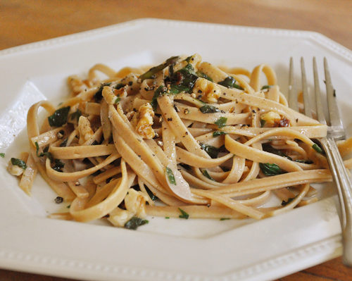 A plate of herbed garlic and walnut pasta