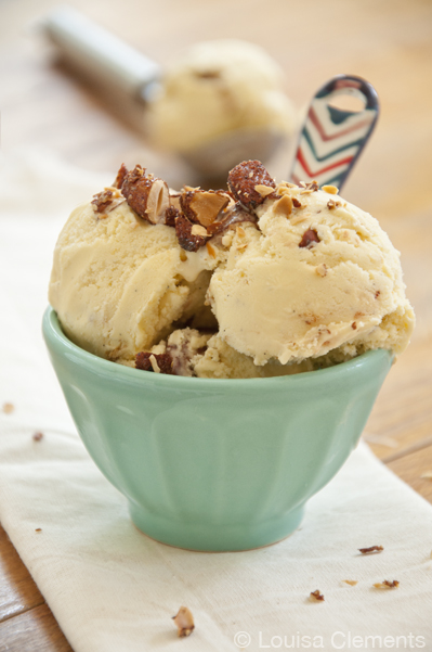 Two scoops of vanilla chipotle almond ice cream in a turquoise bowl.