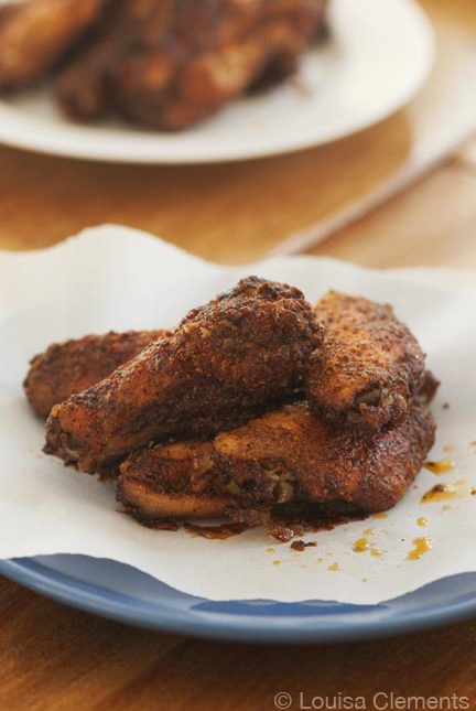 Make crispy wings at home in the oven using cornstarch. | livinglou.com