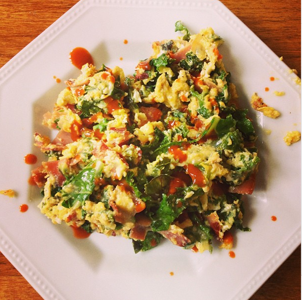 Scrambled eggs with kale and prosciutto