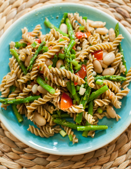 Asparagus and White Bean Pesto Pasta is the perfect light spring vegetarian dinner. | livinglou.com