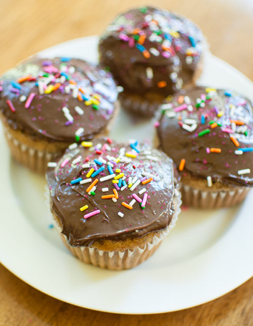Try this simple recipe for banana cupcakes for your next party. | livinglou.com