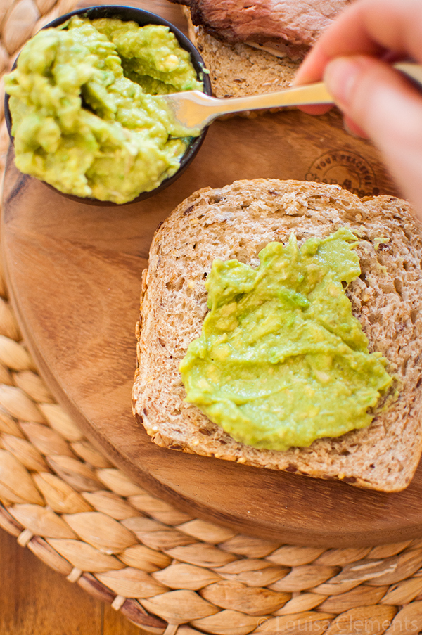 Take your sandwiches to the next level with this simple and healthy avocado horseradish sandwich spread! | via livinglou.com