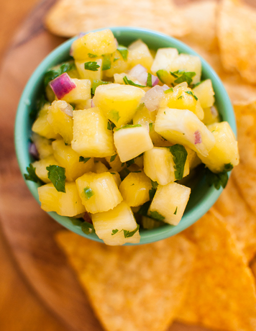 Try something a little different with this simple and healthy recipe for pineapple salsa. | livinglou.com