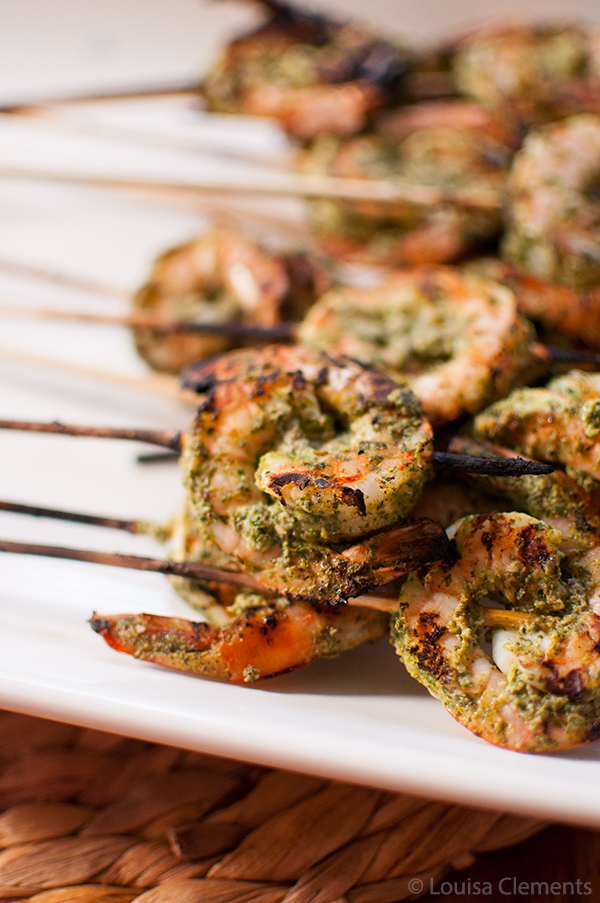 Add an Indian twist to your summer grilling with this recipe for Mint Marinated Grilled Shrimp. | livinglou.com 
