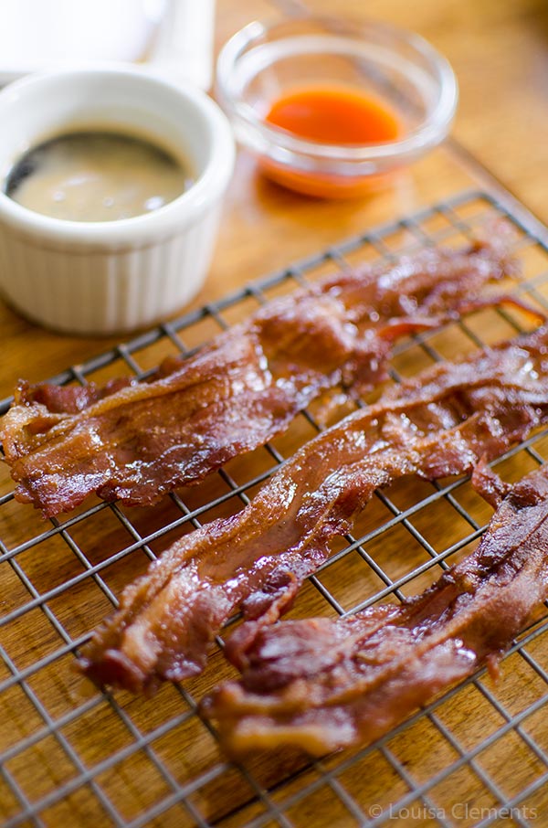 Combine two breakfast favourites together for the ultimate brunch: coffee glazed bacon. | livinglou.com