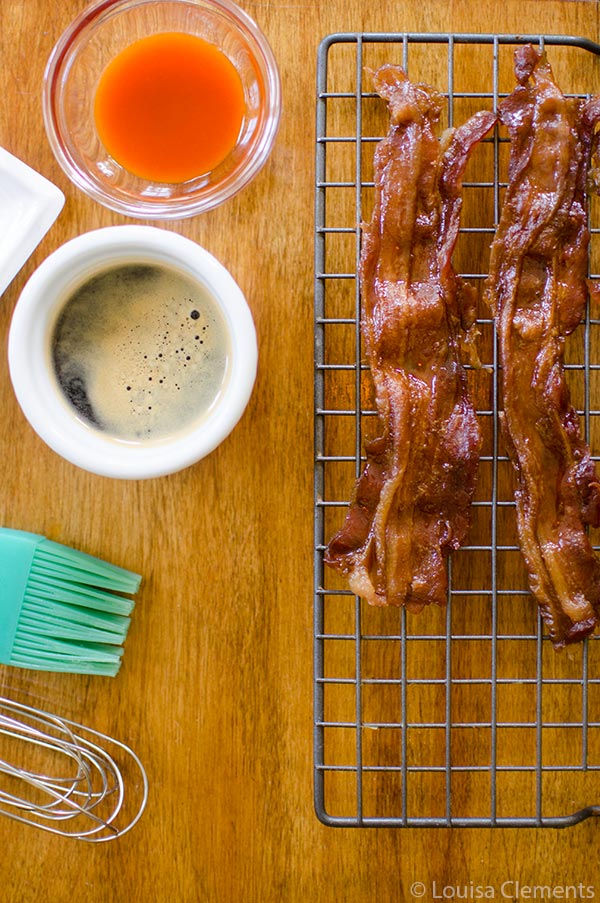 Combine two breakfast favourites together for the ultimate brunch: coffee glazed bacon. | livinglou.com