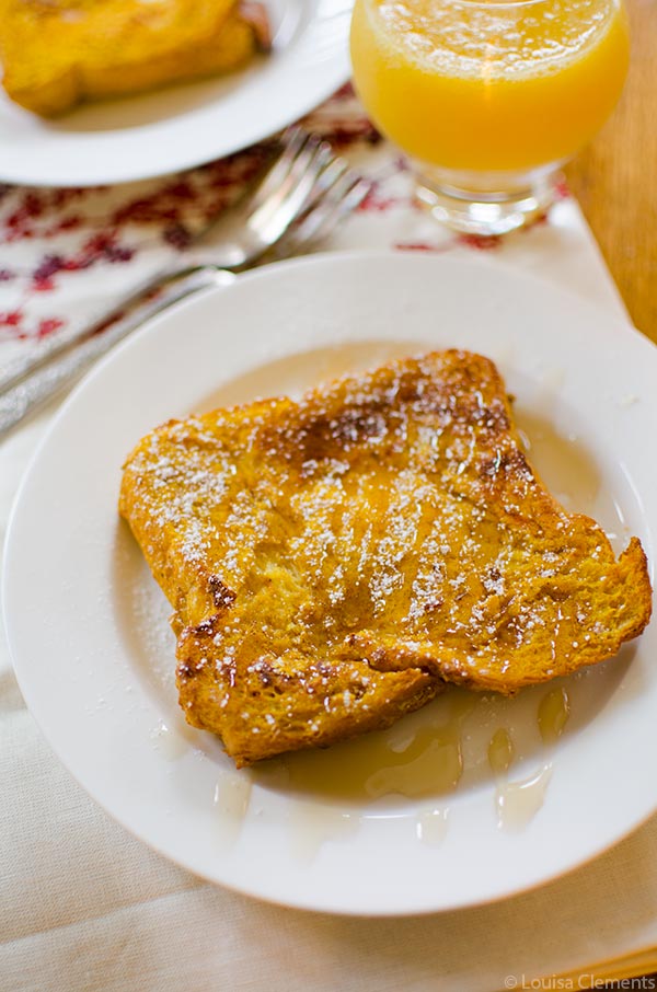 Get breakfast ready the night before with this recipe for overnight, make ahead pumpkin french toast. | www.livinglou.com