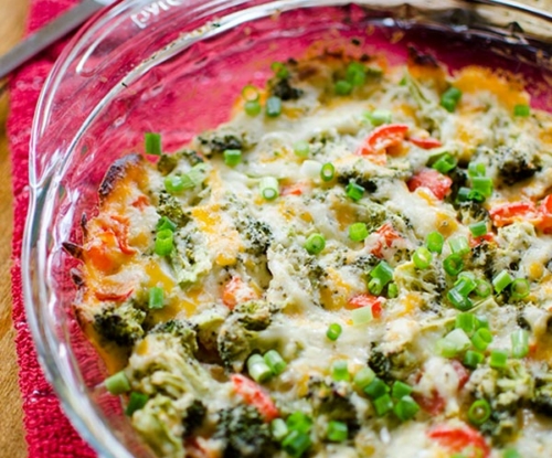 The perfect appetizer for entertaining or for game day, this cheesy broccoli dip is a healthier vegetarian option loaded with broccoli and red peppers. | livinglou.com