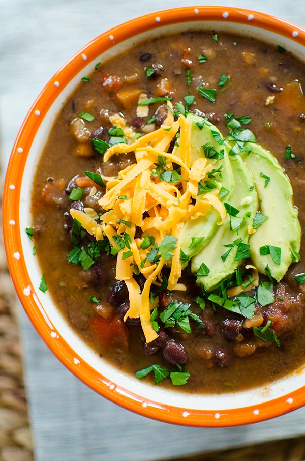 A healthy vegetarian soup recipe, this slow cooker black bean soup is so easy to make and loaded with spice, black beans and carrots. | livinglou.com