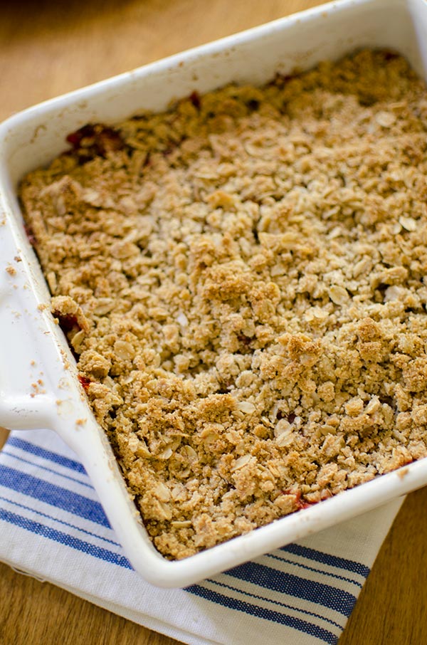Strawberry rhubarb crisp is the perfect spring dessert with a hint of vanilla and cinnamon. | livinglou.com