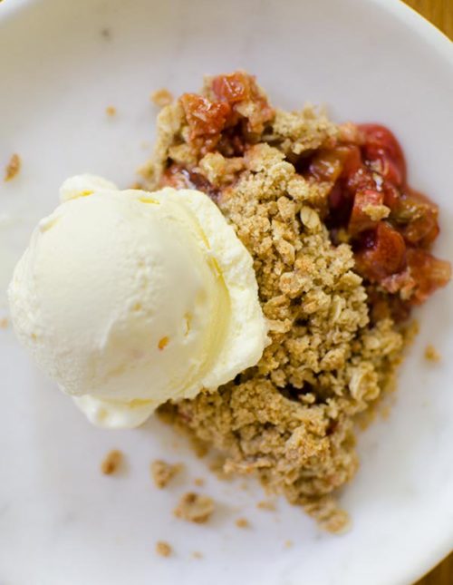 Strawberry rhubarb crisp is the perfect spring dessert with a hint of vanilla and cinnamon. | livinglou.com