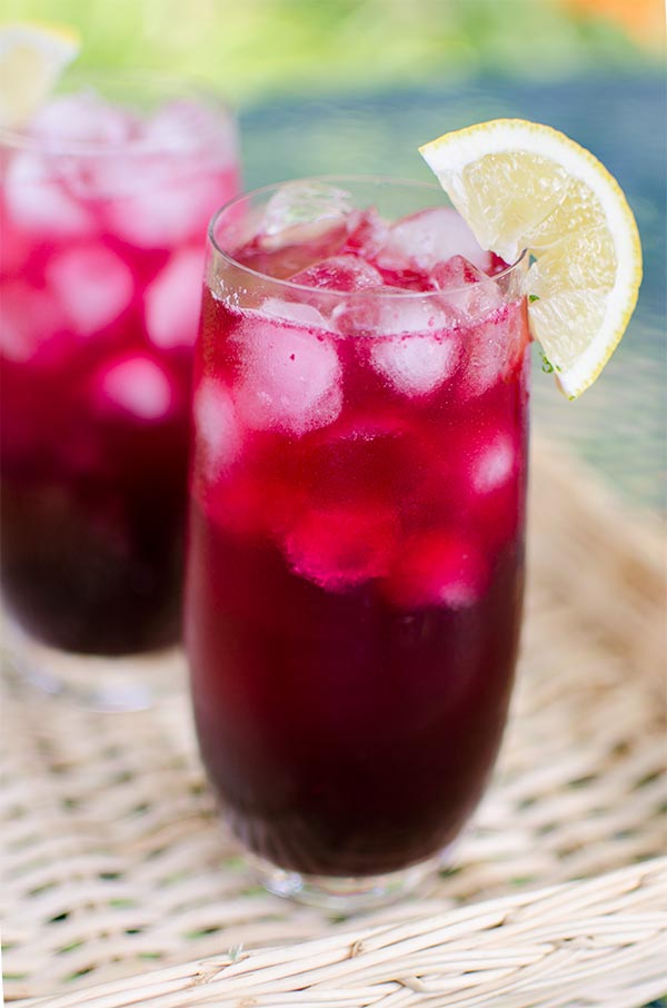 Blueberry vodka lemonade is the perfect refreshing summer cocktail. | livinglou.com