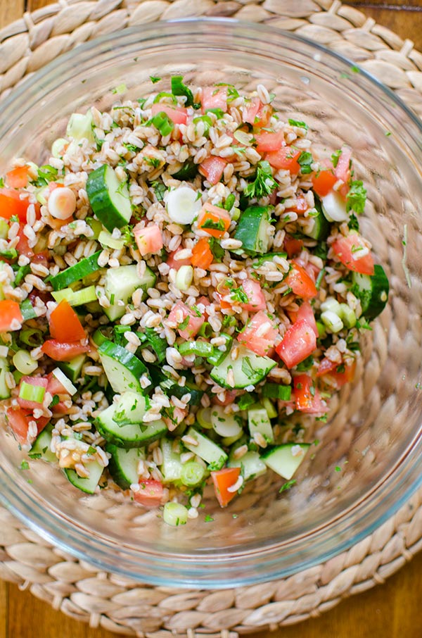 A traditional tabbouleh salad gets an update using farro for a simple and healthy farro tabbouleh salad. | livinglou.com