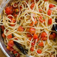 Pasta with cherry tomatoes and garlic | Living Lou