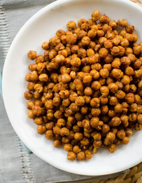 Crispy chickpeas flavoured with tandoori spice made in the Airfryer. | livinglou.com