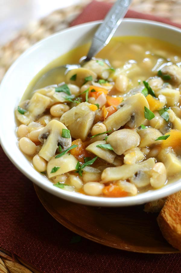 Roasted garlic, mushroom and white bean stew. | livinglou.com