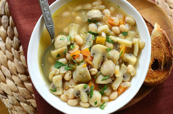 Roasted garlic, mushroom and white bean stew. | livinglou.com