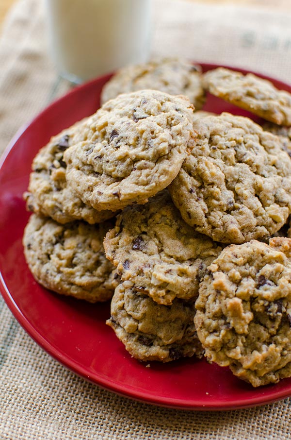 Peanut Butter-Oatmeal Chocolate Chunk Cookies are the best chocolate peanut butter cookie recipe out there. | livinglou.com
