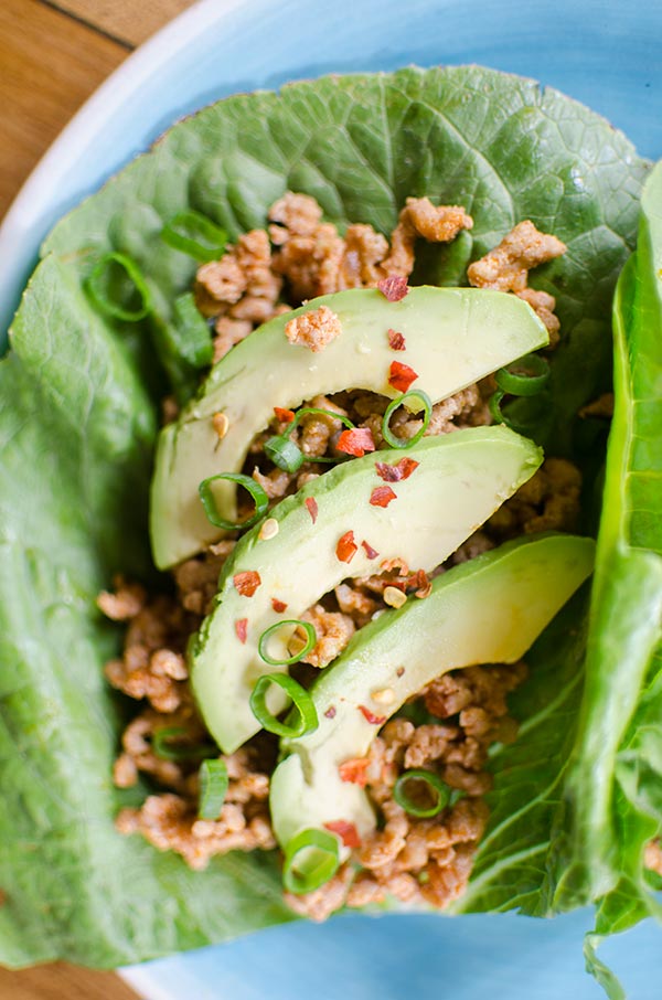 These chicken lettuce wraps come together in 20-minutes and are super light and healthy with ginger, lime juice and smoked paprika. | livinglou.com