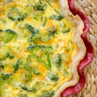 The perfect brunch recipe for broccoli and cheddar quiche. | livinglou.com