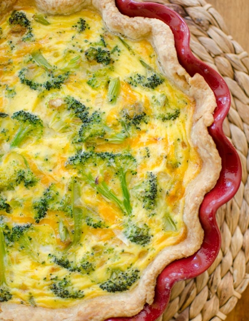 The perfect brunch recipe for broccoli and cheddar quiche. | livinglou.com