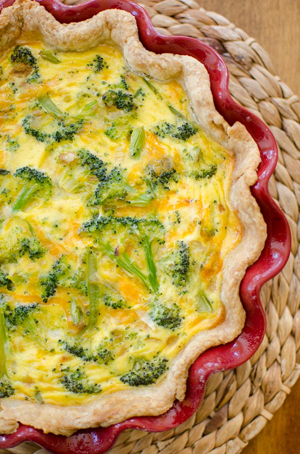 The perfect brunch recipe for broccoli and cheddar quiche. | livinglou.com