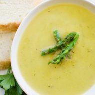 Light asparagus soup recipe with leeks, parsley and garlic. | livinglou.com