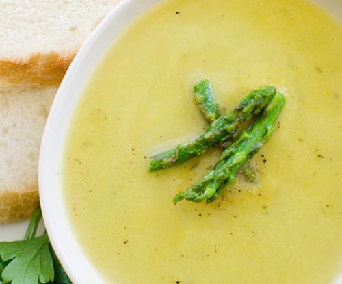 Light asparagus soup recipe with leeks, parsley and garlic. | livinglou.com