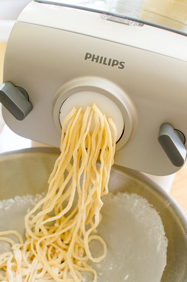 How to make homemade pasta in the Philips Pasta Maker in just 15-minutes. | livinglou.com