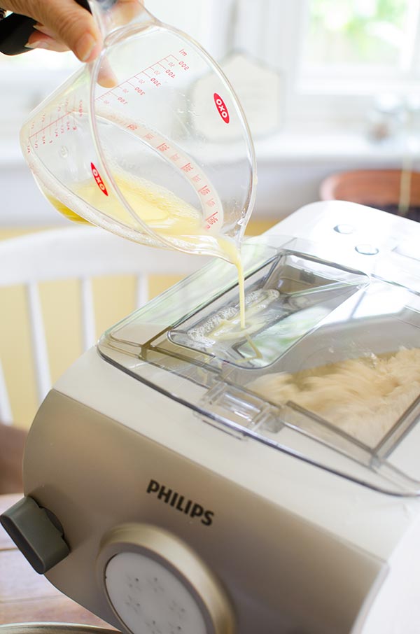 How to make homemade pasta in the Philips Pasta Maker in just 15-minutes. | livinglou.com