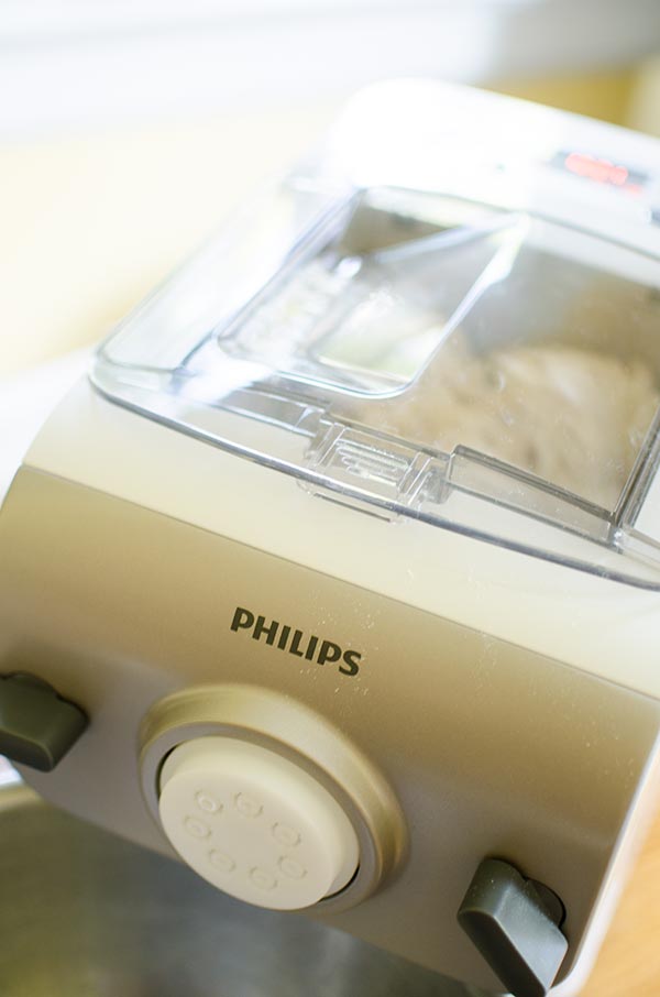 How to make rigatoni pasta in the Philips Pasta Maker. | livinglou.com