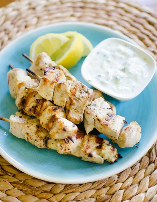 An authentic recipe for juicy Greek chicken souvlaki with garlic and lemon juice. | livinglou.com