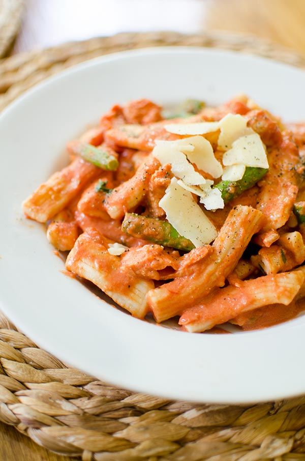 Pasta with salmon and asparagus in a creamy rose sauce. | livinglou.com