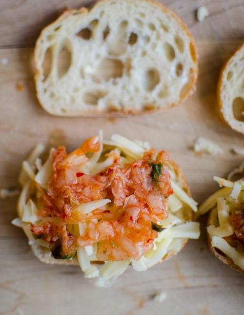 Add kimchi, honey and cheese together for the perfect, sweet, spicy and savoury sandwich. These mini kimchi grilled cheeses are the perfect appetizer. | livinglou.com