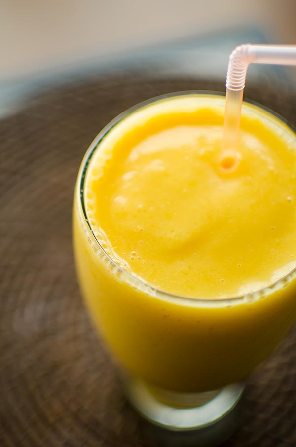 Start your morning with a healthy smoothie with ginger, turmeric, orange, banana and mango. | livinglou.com