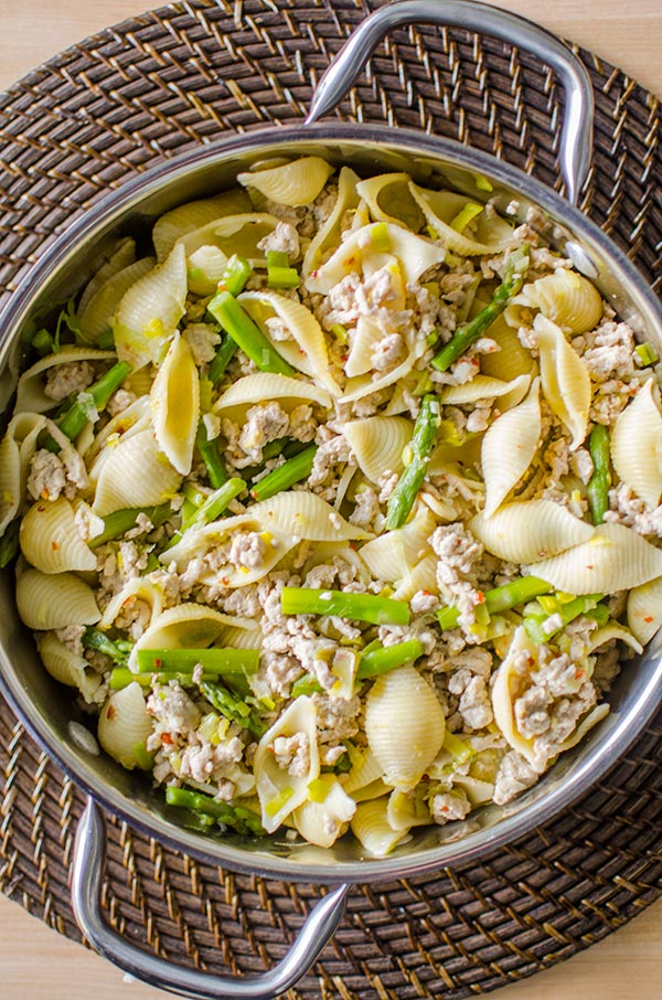 Chicken, asparagus and lemon pasta is a quick spring dinner recipe. | livinglou.com