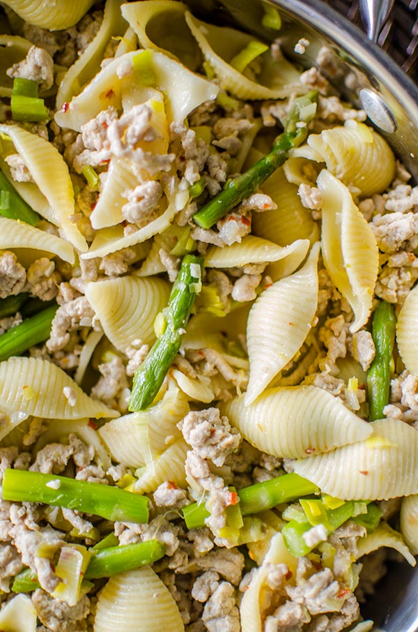 Chicken, asparagus and lemon pasta is a quick spring dinner recipe. | livinglou.com