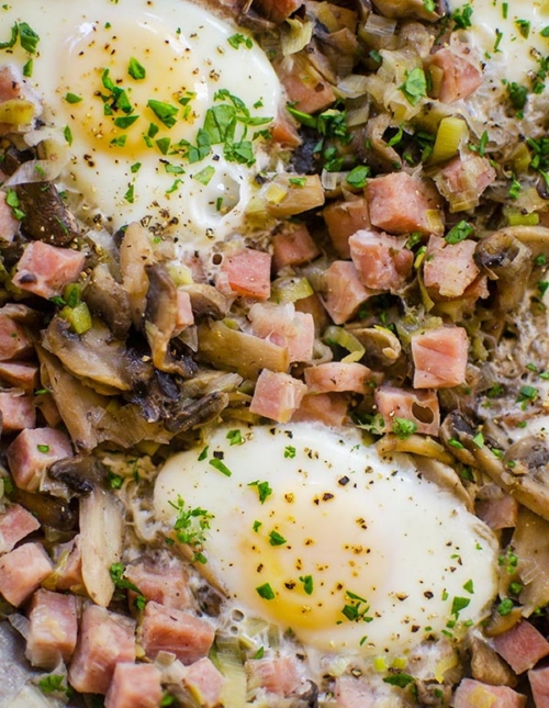 This mushroom, ham and leek skillet is a simple one skillet dinner made with just five ingredients. | livinglou.com
