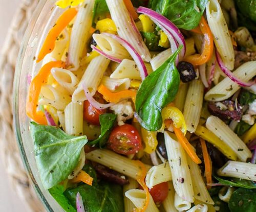 A light and fresh pasta salad with lemon herb vinaigrette is the perfect pasta salad to make this summer. | livinglou.com