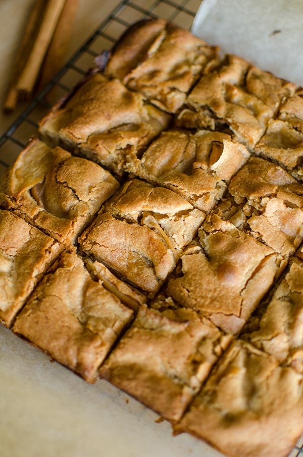 Make the best apple blondies with melt-in-your mouth flavour, fresh apples in the batter, cinnamon and nutmeg. 