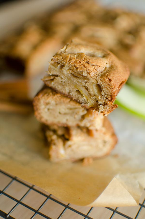 Make the best apple blondies with melt-in-your mouth flavour, fresh apples in the batter, cinnamon and nutmeg. 