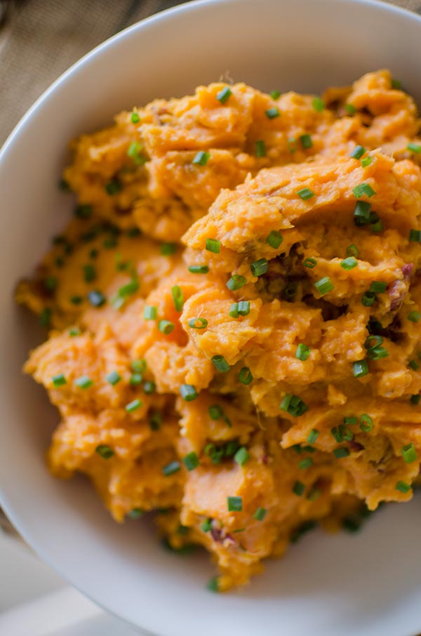 Buttermilk blue cheese mashed sweet potatoes add a rich and tangy side dish for your Thanksgiving menu. | livinglou.com